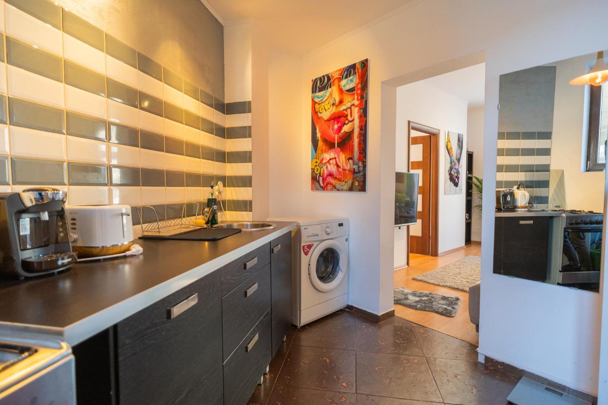 Prime Location - Breathtaking Architectural Views Apartment *