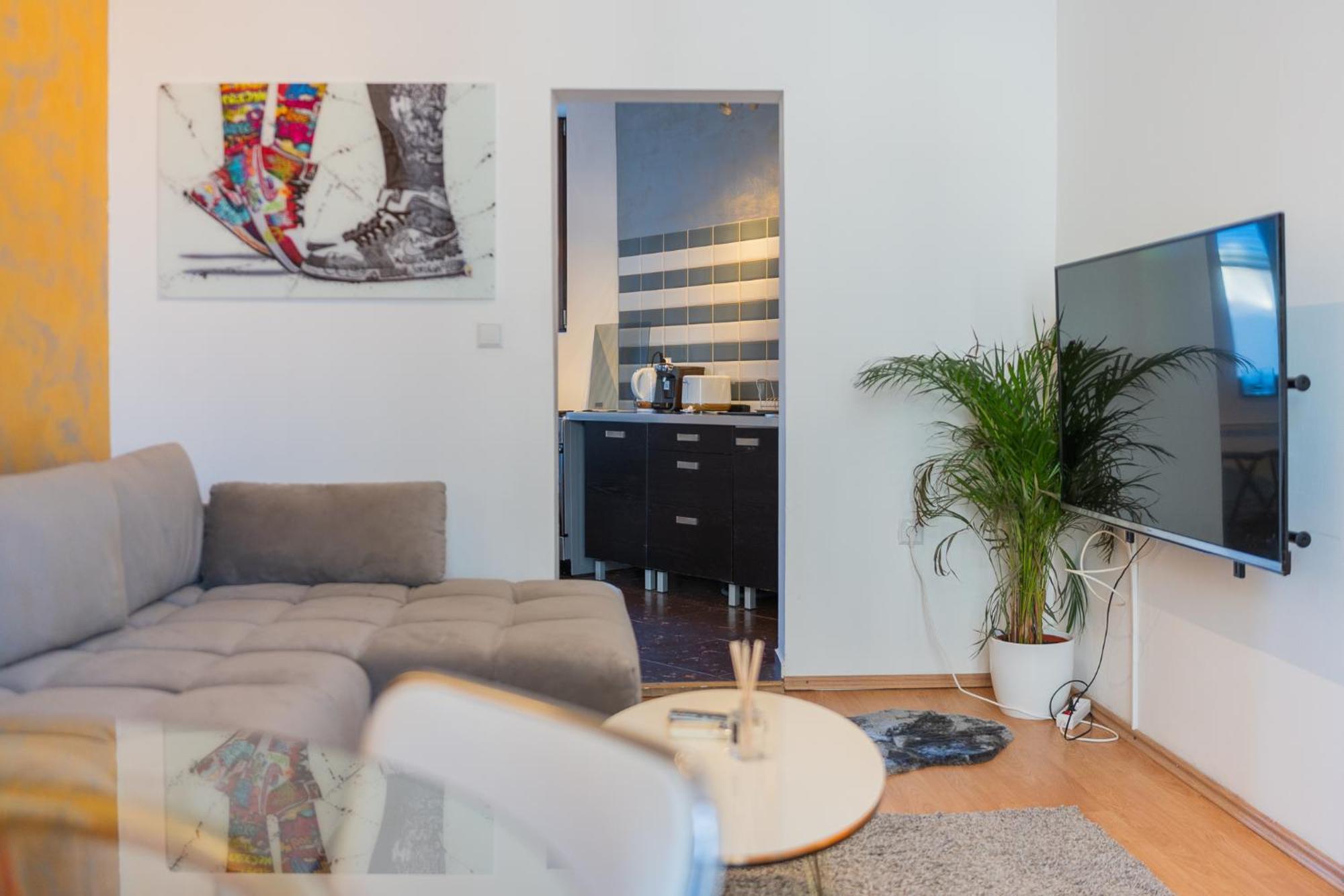 Prime Location - Breathtaking Architectural Views Apartment *